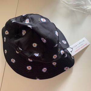 Alice and Olivia reversible bucket hat
